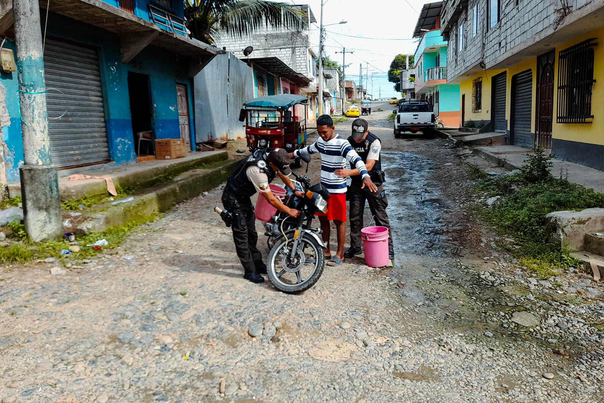 La Policía Nacional ha sido acusada recientemente de realizar perfiles raciales en sus operativos contra la delincuencia. / Policía Nacional del Ecuador.